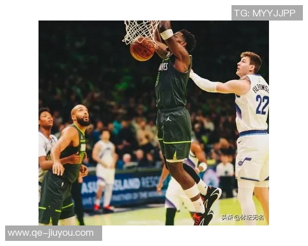 兰德尔三节豪取三双表现出色但失误频繁影响球队表现