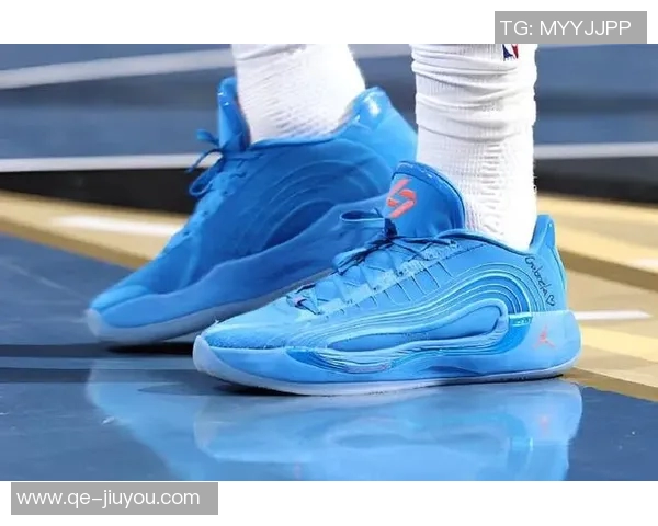 东契奇球鞋铭刻女儿名字感恩女儿是生命中最珍贵的礼物