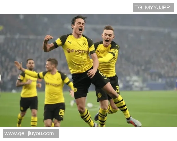 多特蒙德球迷抗议赛程不公导致与奥格斯堡比赛频繁中断